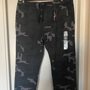 Men’s camo joggers